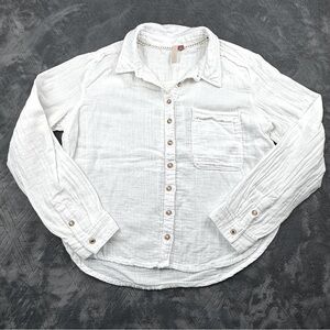 Anthropologie Pilcro White Button Down Shirt. Size MP.  100% cotton. Beachy.